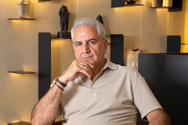 Portrait of Hamid Motahari, seated, with his hand at his chin